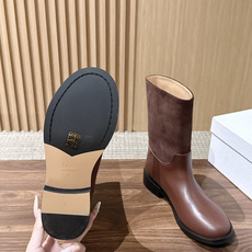Dior Regency 系列|26FW秋冬骑士靴 短靴/长靴 秋日氛围感王牌选手✨Dior这只徽章骑士靴,把优雅 Dior Regency 系列|26FW秋冬骑士靴 短靴/长靴 秋日氛围感王牌选手✨Dior这只徽章骑士靴,把优雅