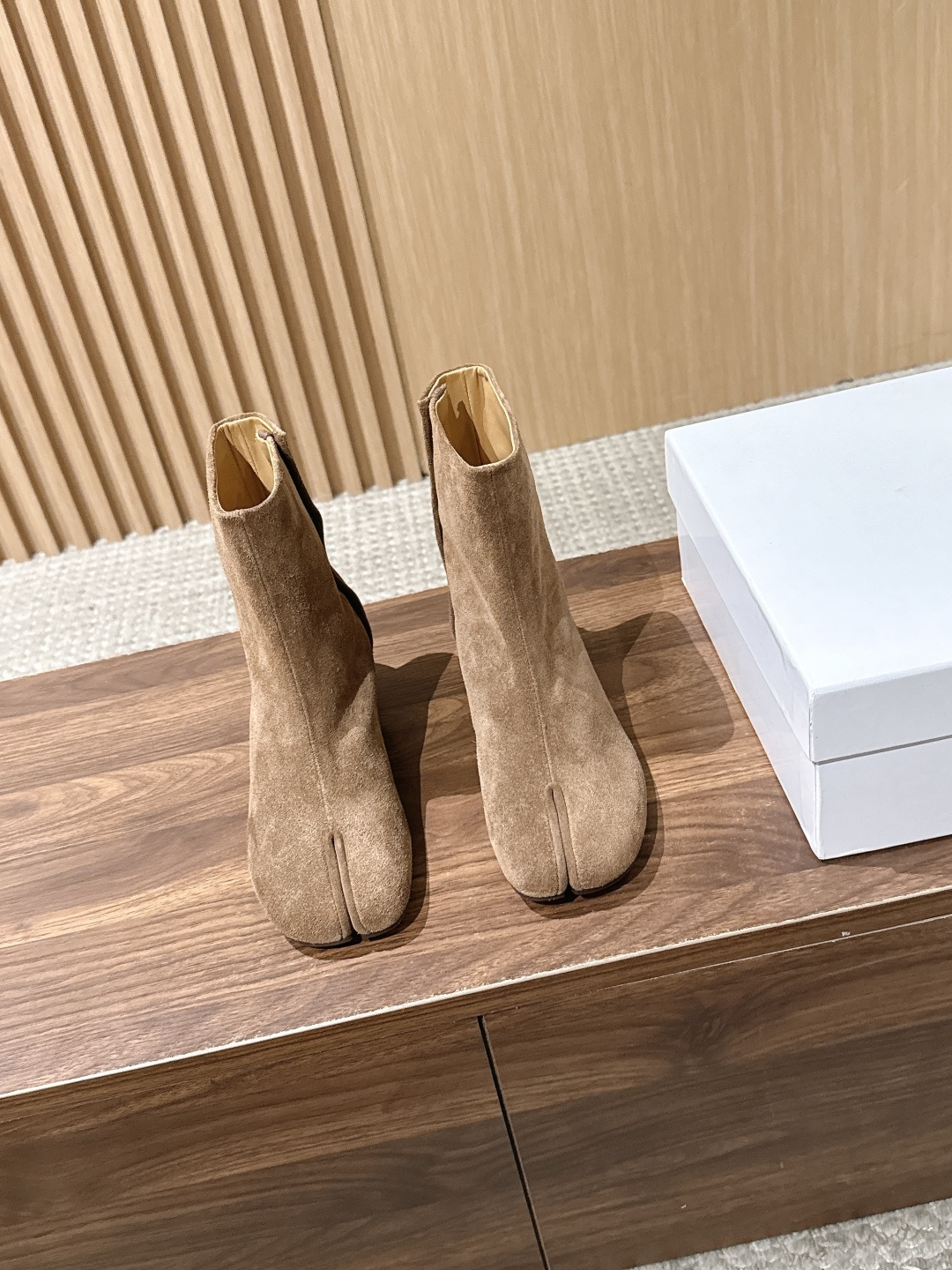 【莞产#3cm】Maison Margiela#马吉拉分趾经典分趾靴 辨识度极高，舒适度满分。 不会过时的决绝子单品 最