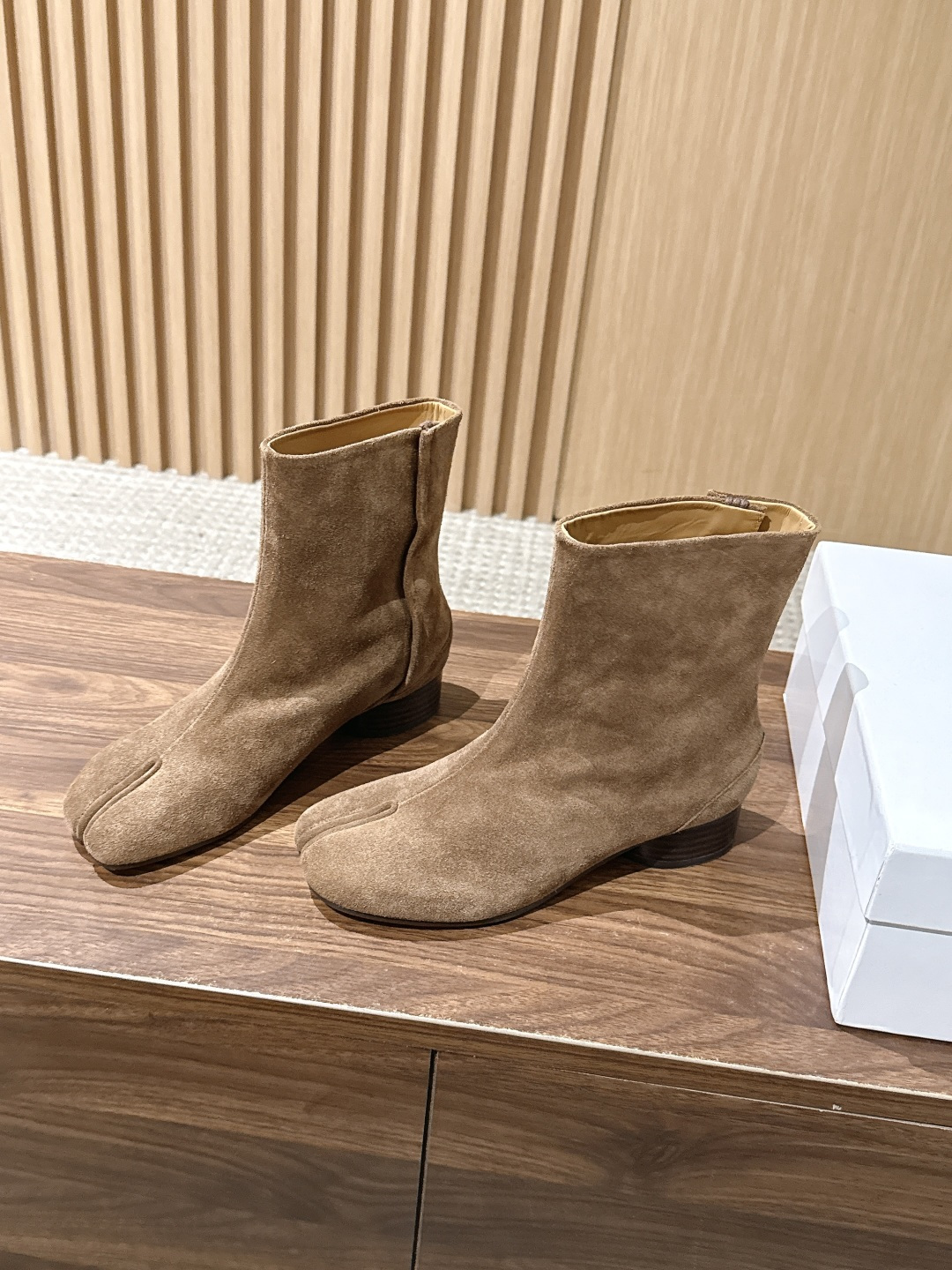 【莞产#3cm】Maison Margiela#马吉拉分趾经典分趾靴 辨识度极高,舒适度满分。 不会过时的决绝子单品 最 【莞产#3cm】Maison Margiela#马吉拉分趾经典分趾靴 辨识度极高,舒适度满分。 不会过时的决绝子单品 最
