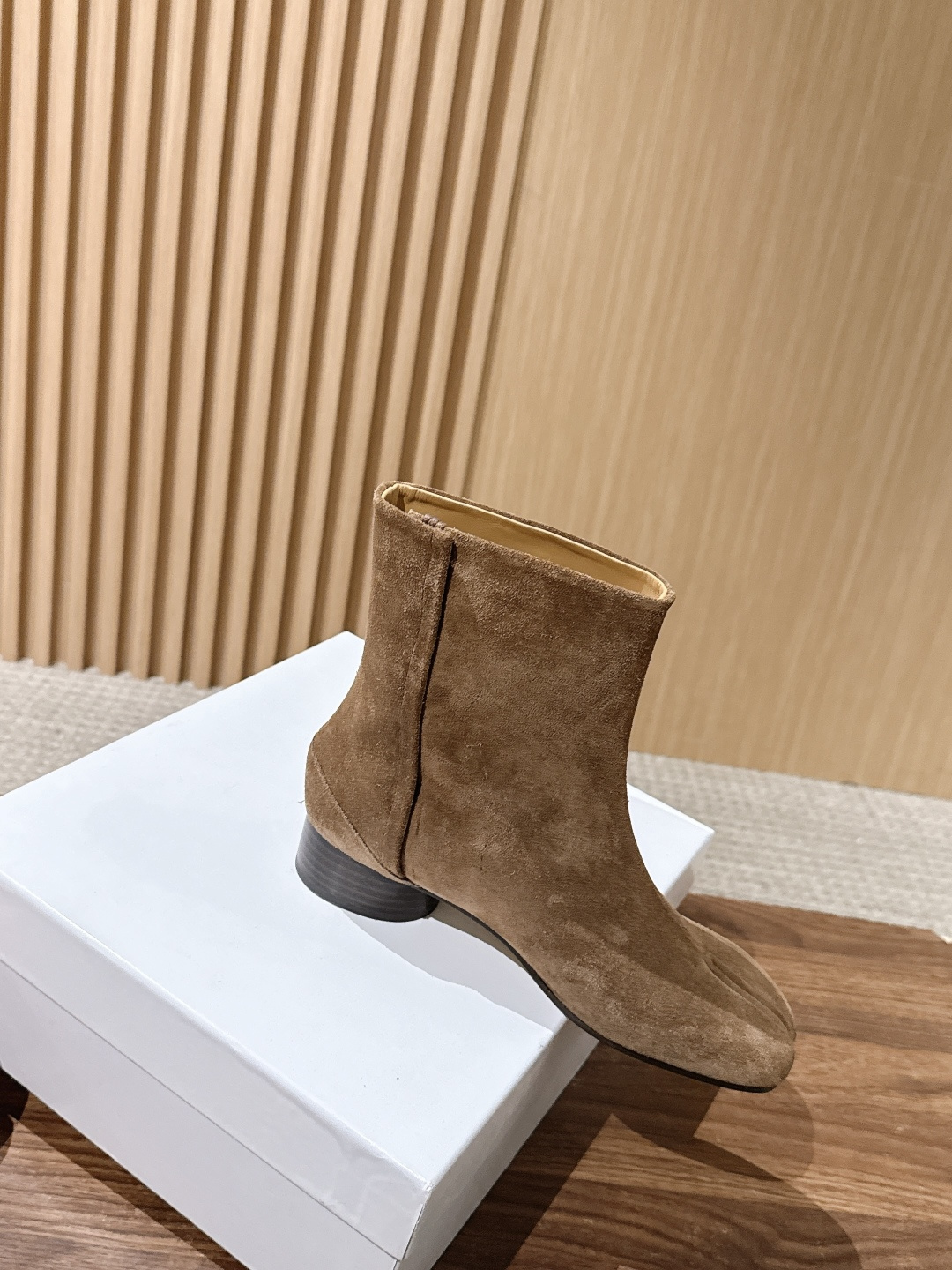 【莞产#3cm】Maison Margiela#马吉拉分趾经典分趾靴 辨识度极高,舒适度满分。 不会过时的决绝子单品 最 【莞产#3cm】Maison Margiela#马吉拉分趾经典分趾靴 辨识度极高,舒适度满分。 不会过时的决绝子单品 最