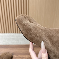 【莞产#3cm】Maison Margiela#马吉拉分趾经典分趾靴 辨识度极高,舒适度满分。 不会过时的决绝子单品 最 【莞产#3cm】Maison Margiela#马吉拉分趾经典分趾靴 辨识度极高,舒适度满分。 不会过时的决绝子单品 最