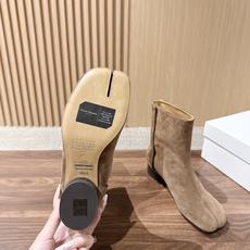 【莞产#3cm】Maison Margiela#马吉拉分趾经典分趾靴 辨识度极高,舒适度满分。 不会过时的决绝子单品 最 【莞产#3cm】Maison Margiela#马吉拉分趾经典分趾靴 辨识度极高,舒适度满分。 不会过时的决绝子单品 最