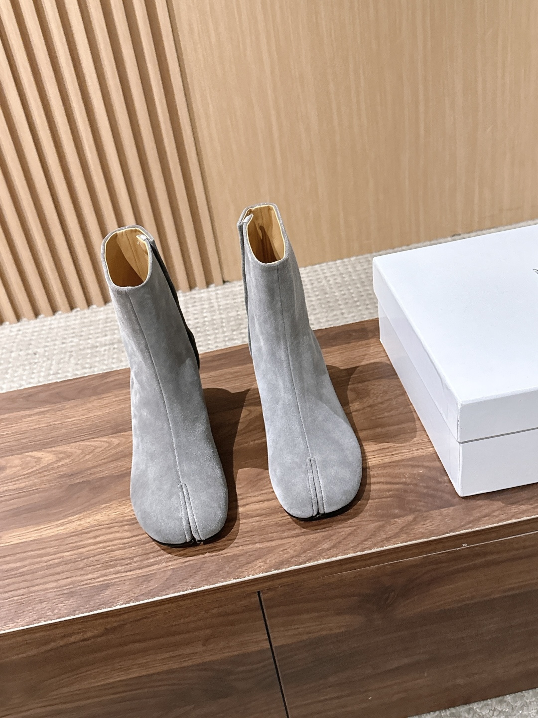 【莞产#6cm】Maison Margiela#马吉拉分趾经典分趾靴 辨识度极高，舒适度满分。 不会过时的决绝子单品 最