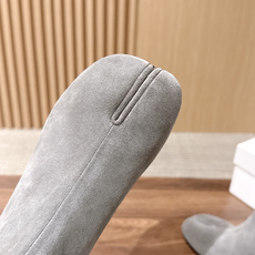 【莞产#6cm】Maison Margiela#马吉拉分趾经典分趾靴 辨识度极高,舒适度满分。 不会过时的决绝子单品 最 【莞产#6cm】Maison Margiela#马吉拉分趾经典分趾靴 辨识度极高,舒适度满分。 不会过时的决绝子单品 最
