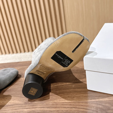 【莞产#6cm】Maison Margiela#马吉拉分趾经典分趾靴 辨识度极高,舒适度满分。 不会过时的决绝子单品 最 【莞产#6cm】Maison Margiela#马吉拉分趾经典分趾靴 辨识度极高,舒适度满分。 不会过时的决绝子单品 最