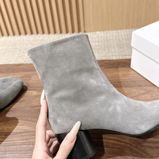 【莞产#6cm】Maison Margiela#马吉拉分趾经典分趾靴 辨识度极高,舒适度满分。 不会过时的决绝子单品 最 【莞产#6cm】Maison Margiela#马吉拉分趾经典分趾靴 辨识度极高,舒适度满分。 不会过时的决绝子单品 最