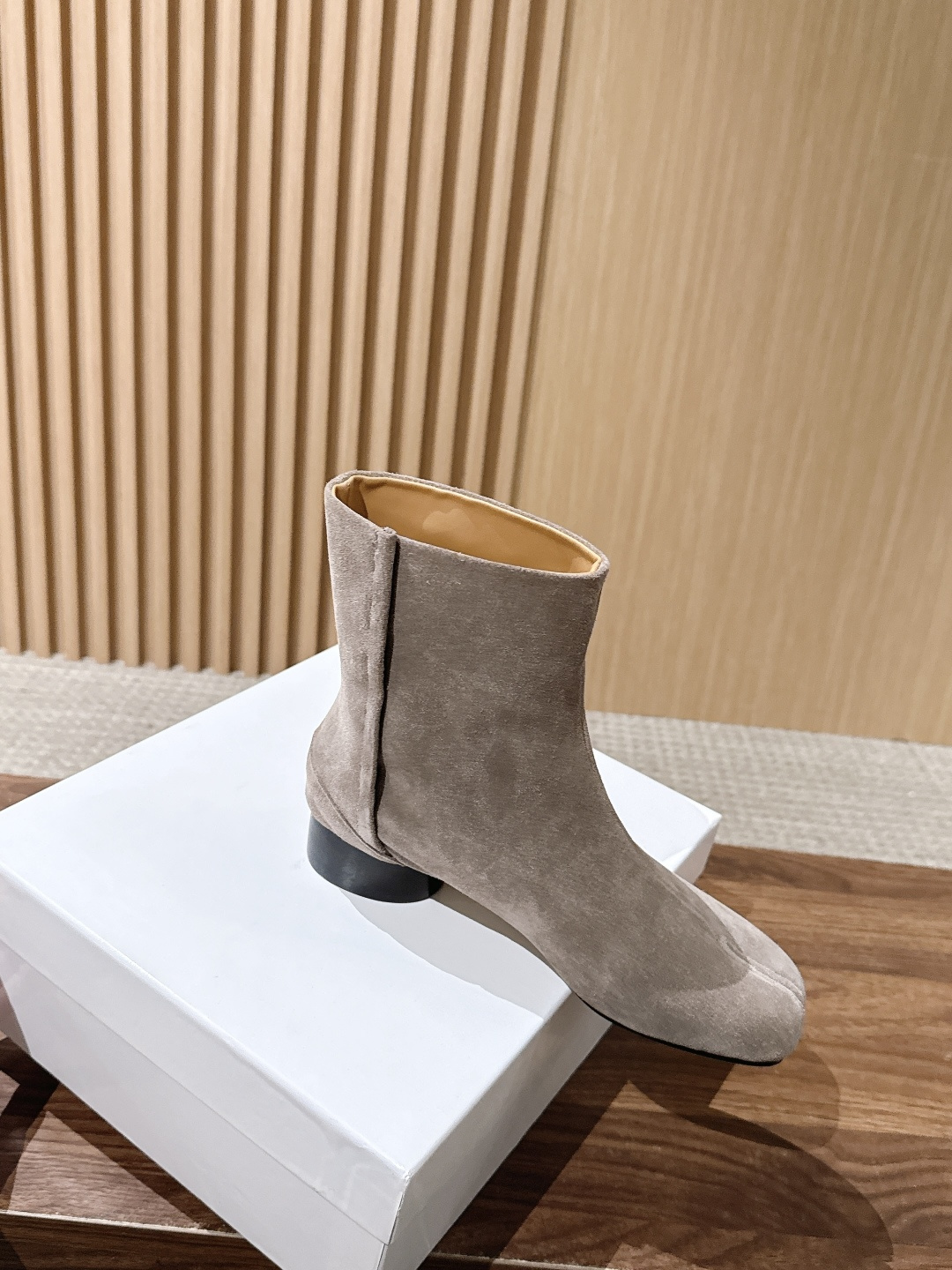【莞产#3cm】Maison Margiela#马吉拉分趾经典分趾靴 辨识度极高,舒适度满分。 不会过时的决绝子单品 最 【莞产#3cm】Maison Margiela#马吉拉分趾经典分趾靴 辨识度极高,舒适度满分。 不会过时的决绝子单品 最