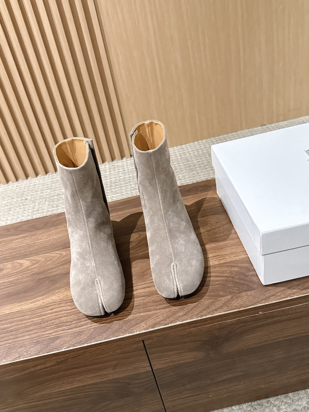 【莞产#3cm】Maison Margiela#马吉拉分趾经典分趾靴 辨识度极高，舒适度满分。 不会过时的决绝子单品 最