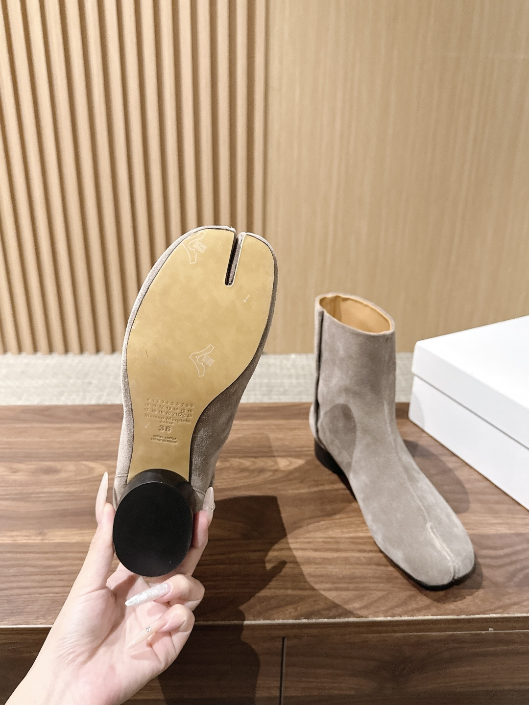 【莞产#3cm】Maison Margiela#马吉拉分趾经典分趾靴 辨识度极高,舒适度满分。 不会过时的决绝子单品 最 【莞产#3cm】Maison Margiela#马吉拉分趾经典分趾靴 辨识度极高,舒适度满分。 不会过时的决绝子单品 最
