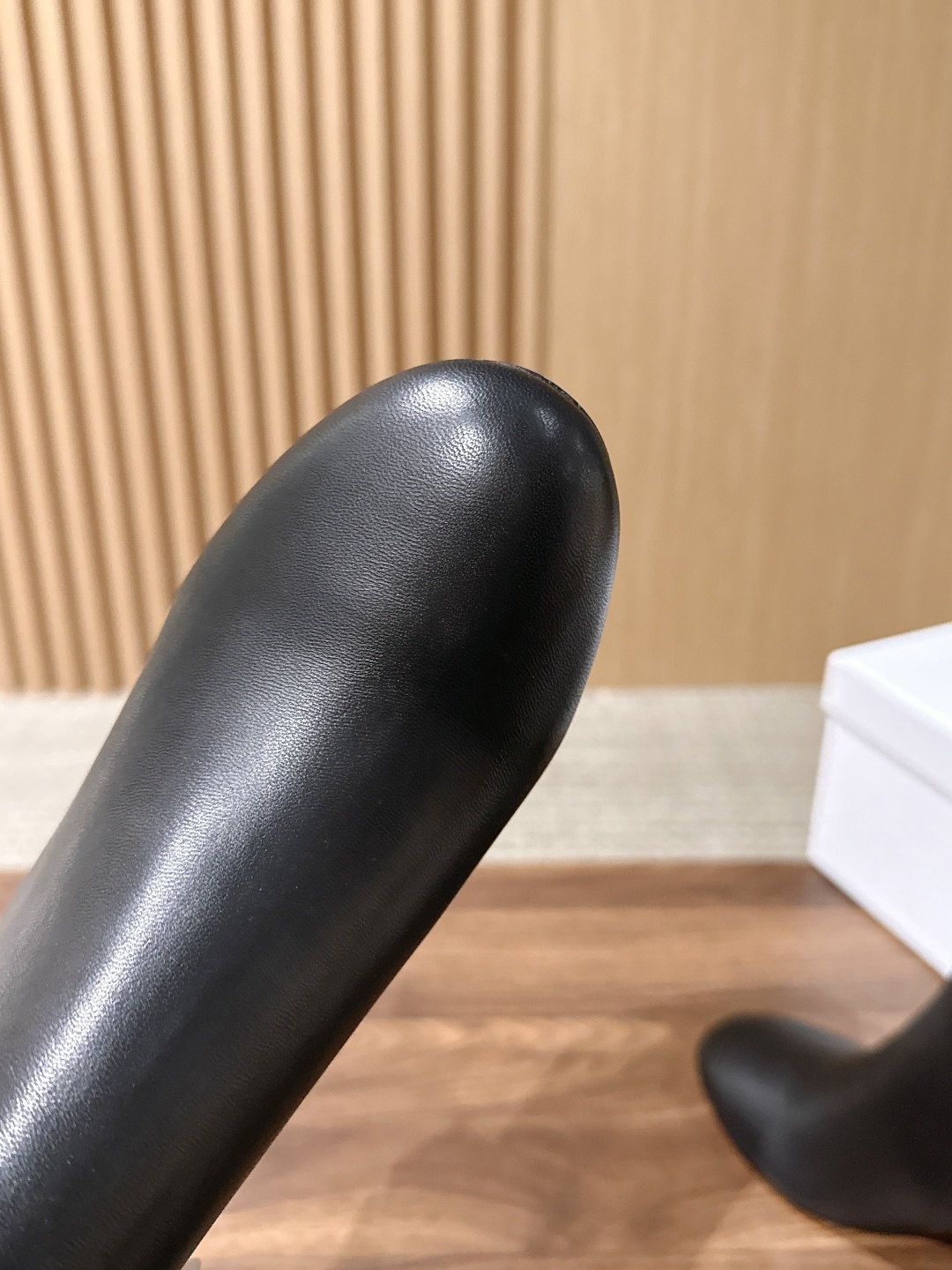 Christian Dior 迪奥26ss早秋新款织带蝴蝶结短靴 自带优雅贵气氛围感,利落的尖头轮廓勾勒出纤细足部线条, Christian Dior 迪奥26ss早秋新款织带蝴蝶结短靴 自带优雅贵气氛围感,利落的尖头轮廓勾勒出纤细足部线条,