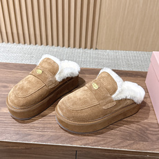 MIU MIU缪缪秋冬新款 金币 厚底 羊毛 乐福鞋 半拖 这款Miu Miu秋冬钱币半拖乐福鞋,高丝光牛皮+真羊毛内里 MIU MIU缪缪秋冬新款 金币 厚底 羊毛 乐福鞋 半拖 这款Miu Miu秋冬钱币半拖乐福鞋,高丝光牛皮+真羊毛内里