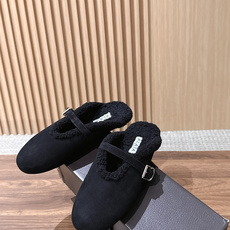 ALAIA#阿莱亚秋冬走秀款平底羊毛半拖 章小蕙同款 甜酷仙女风 人气超高的一款毛里平底鞋,浪漫又迷人 舒适百搭❗️配上 ALAIA#阿莱亚秋冬走秀款平底羊毛半拖 章小蕙同款 甜酷仙女风 人气超高的一款毛里平底鞋,浪漫又迷人 舒适百搭❗️配上