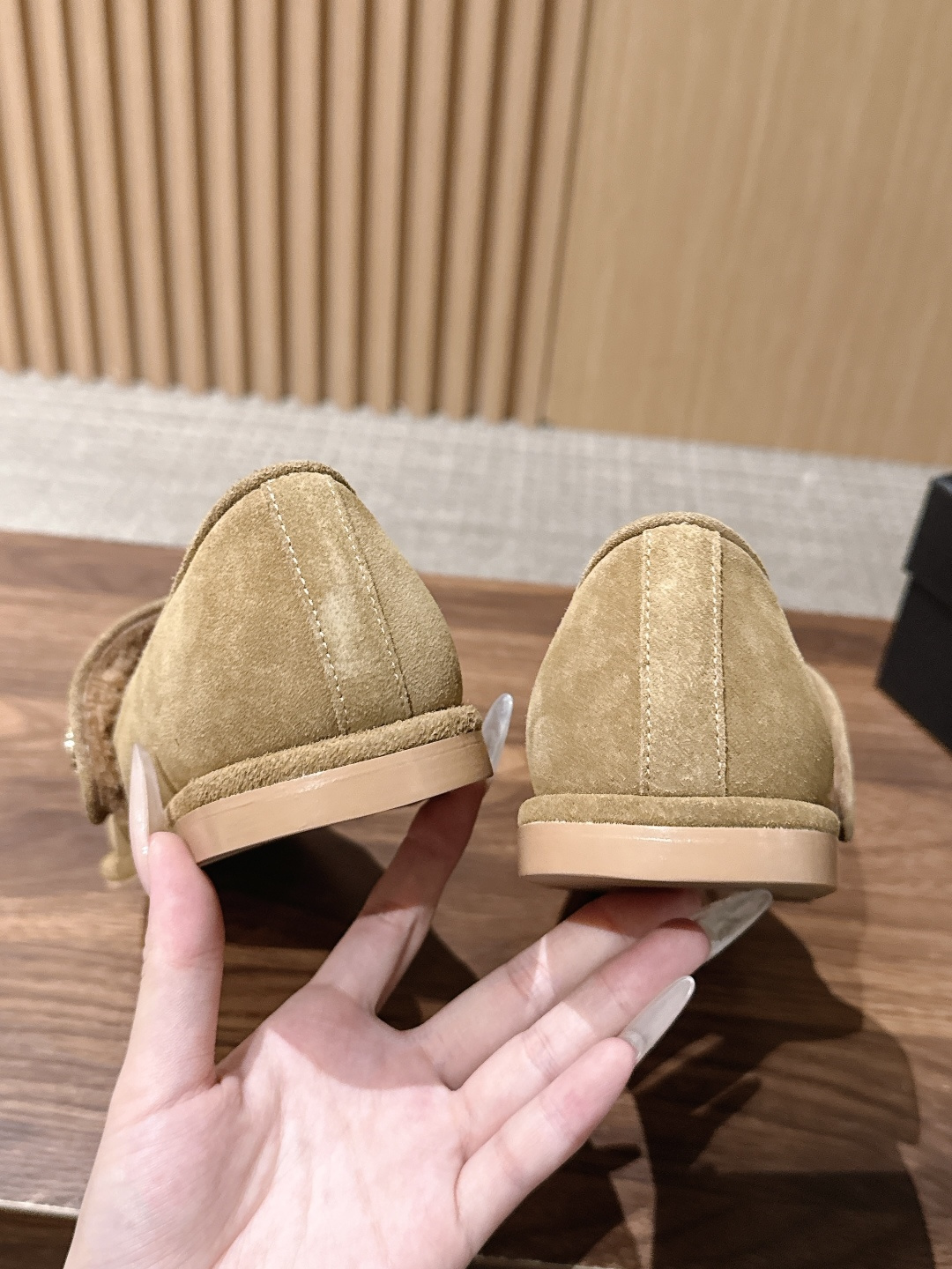CHANEL 香奈儿秋冬新款羊毛玛丽珍平底鞋  第一眼看上就被种草了根据天气变化自由穿搭！套上袜套春夏秒变可爱单鞋！秒变