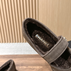 CHANEL 香奈儿秋冬新款羊毛玛丽珍平底鞋 第一眼看上就被种草了根据天气变化自由穿搭!套上袜套春夏秒变可爱单鞋!秒变 CHANEL 香奈儿秋冬新款羊毛玛丽珍平底鞋 第一眼看上就被种草了根据天气变化自由穿搭!套上袜套春夏秒变可爱单鞋!秒变