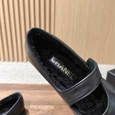 CHANEL 香奈儿秋冬新款羊毛玛丽珍平底鞋 第一眼看上就被种草了根据天气变化自由穿搭!套上袜套春夏秒变可爱单鞋!秒变 CHANEL 香奈儿秋冬新款羊毛玛丽珍平底鞋 第一眼看上就被种草了根据天气变化自由穿搭!套上袜套春夏秒变可爱单鞋!秒变