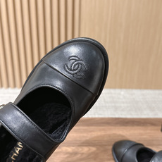 CHANEL 香奈儿秋冬新款羊毛玛丽珍平底鞋 第一眼看上就被种草了根据天气变化自由穿搭!套上袜套春夏秒变可爱单鞋!秒变 CHANEL 香奈儿秋冬新款羊毛玛丽珍平底鞋 第一眼看上就被种草了根据天气变化自由穿搭!套上袜套春夏秒变可爱单鞋!秒变