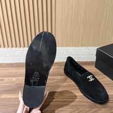 CHANEL 香奈儿秋冬新款羊毛玛丽珍平底鞋 第一眼看上就被种草了根据天气变化自由穿搭!套上袜套春夏秒变可爱单鞋!秒变 CHANEL 香奈儿秋冬新款羊毛玛丽珍平底鞋 第一眼看上就被种草了根据天气变化自由穿搭!套上袜套春夏秒变可爱单鞋!秒变
