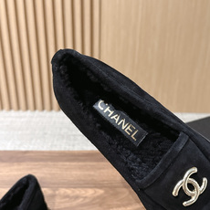 CHANEL 香奈儿秋冬新款羊毛玛丽珍平底鞋 第一眼看上就被种草了根据天气变化自由穿搭!套上袜套春夏秒变可爱单鞋!秒变 CHANEL 香奈儿秋冬新款羊毛玛丽珍平底鞋 第一眼看上就被种草了根据天气变化自由穿搭!套上袜套春夏秒变可爱单鞋!秒变