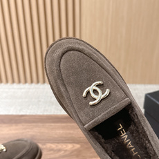 CHANEL 香奈儿秋冬新款羊毛玛丽珍平底鞋 第一眼看上就被种草了根据天气变化自由穿搭!套上袜套春夏秒变可爱单鞋!秒变 CHANEL 香奈儿秋冬新款羊毛玛丽珍平底鞋 第一眼看上就被种草了根据天气变化自由穿搭!套上袜套春夏秒变可爱单鞋!秒变