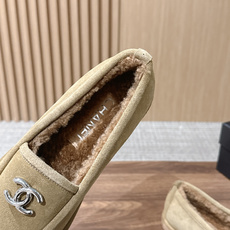 CHANEL 香奈儿秋冬新款羊毛玛丽珍平底鞋 第一眼看上就被种草了根据天气变化自由穿搭!套上袜套春夏秒变可爱单鞋!秒变 CHANEL 香奈儿秋冬新款羊毛玛丽珍平底鞋 第一眼看上就被种草了根据天气变化自由穿搭!套上袜套春夏秒变可爱单鞋!秒变