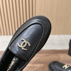 CHANEL 香奈儿秋冬新款羊毛玛丽珍平底鞋 第一眼看上就被种草了根据天气变化自由穿搭!套上袜套春夏秒变可爱单鞋!秒变 CHANEL 香奈儿秋冬新款羊毛玛丽珍平底鞋 第一眼看上就被种草了根据天气变化自由穿搭!套上袜套春夏秒变可爱单鞋!秒变