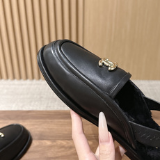 CHANEL 香奈儿秋冬新款羊毛玛丽珍平底鞋 第一眼看上就被种草了根据天气变化自由穿搭!套上袜套春夏秒变可爱单鞋!秒变 CHANEL 香奈儿秋冬新款羊毛玛丽珍平底鞋 第一眼看上就被种草了根据天气变化自由穿搭!套上袜套春夏秒变可爱单鞋!秒变