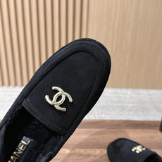 CHANEL 香奈儿秋冬新款羊毛玛丽珍平底鞋 第一眼看上就被种草了根据天气变化自由穿搭!套上袜套春夏秒变可爱单鞋!秒变 CHANEL 香奈儿秋冬新款羊毛玛丽珍平底鞋 第一眼看上就被种草了根据天气变化自由穿搭!套上袜套春夏秒变可爱单鞋!秒变