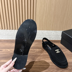 CHANEL 香奈儿秋冬新款羊毛玛丽珍平底鞋 第一眼看上就被种草了根据天气变化自由穿搭!套上袜套春夏秒变可爱单鞋!秒变 CHANEL 香奈儿秋冬新款羊毛玛丽珍平底鞋 第一眼看上就被种草了根据天气变化自由穿搭!套上袜套春夏秒变可爱单鞋!秒变