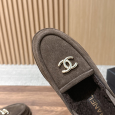 CHANEL 香奈儿秋冬新款羊毛玛丽珍平底鞋 第一眼看上就被种草了根据天气变化自由穿搭!套上袜套春夏秒变可爱单鞋!秒变 CHANEL 香奈儿秋冬新款羊毛玛丽珍平底鞋 第一眼看上就被种草了根据天气变化自由穿搭!套上袜套春夏秒变可爱单鞋!秒变