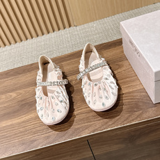 Jimmy Choo | JADE 周仰杰新款缎面芭蕾舞鞋 甄选高级黑缎面,鞋身错落镶嵌水滴水晶 脚背方钻饰带点睛,华丽 Jimmy Choo | JADE 周仰杰新款缎面芭蕾舞鞋 甄选高级黑缎面,鞋身错落镶嵌水滴水晶 脚背方钻饰带点睛,华丽