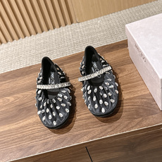 Jimmy Choo | JADE 周仰杰新款缎面芭蕾舞鞋 甄选高级黑缎面,鞋身错落镶嵌水滴水晶 脚背方钻饰带点睛,华丽 Jimmy Choo | JADE 周仰杰新款缎面芭蕾舞鞋 甄选高级黑缎面,鞋身错落镶嵌水滴水晶 脚背方钻饰带点睛,华丽