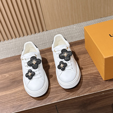Louis Vuitton# 驴家新款花纹打印经典厚底运动鞋新版面 本款Time Out 运动鞋为柔软牛皮革压印迷你 M Louis Vuitton# 驴家新款花纹打印经典厚底运动鞋新版面 本款Time Out 运动鞋为柔软牛皮革压印迷你 M
