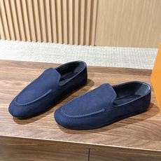 Louis Vuitton 驴牌男士麂皮乐福鞋,柔软麂皮材质,质感细腻,简约大方,英伦风设计,舒适又时髦✨。无鞋带设计, Louis Vuitton 驴牌男士麂皮乐福鞋,柔软麂皮材质,质感细腻,简约大方,英伦风设计,舒适又时髦✨。无鞋带设计,