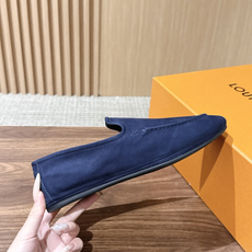 Louis Vuitton 驴牌男士麂皮乐福鞋,柔软麂皮材质,质感细腻,简约大方,英伦风设计,舒适又时髦✨。无鞋带设计, Louis Vuitton 驴牌男士麂皮乐福鞋,柔软麂皮材质,质感细腻,简约大方,英伦风设计,舒适又时髦✨。无鞋带设计,