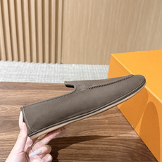 Louis Vuitton 驴牌男士麂皮乐福鞋,柔软麂皮材质,质感细腻,简约大方,英伦风设计,舒适又时髦✨。无鞋带设计, Louis Vuitton 驴牌男士麂皮乐福鞋,柔软麂皮材质,质感细腻,简约大方,英伦风设计,舒适又时髦✨。无鞋带设计,