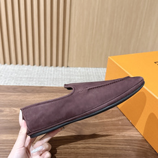 Louis Vuitton 驴牌男士麂皮乐福鞋,柔软麂皮材质,质感细腻,简约大方,英伦风设计,舒适又时髦✨。无鞋带设计, Louis Vuitton 驴牌男士麂皮乐福鞋,柔软麂皮材质,质感细腻,简约大方,英伦风设计,舒适又时髦✨。无鞋带设计,
