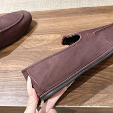 Louis Vuitton 驴牌男士麂皮乐福鞋,柔软麂皮材质,质感细腻,简约大方,英伦风设计,舒适又时髦✨。无鞋带设计, Louis Vuitton 驴牌男士麂皮乐福鞋,柔软麂皮材质,质感细腻,简约大方,英伦风设计,舒适又时髦✨。无鞋带设计,