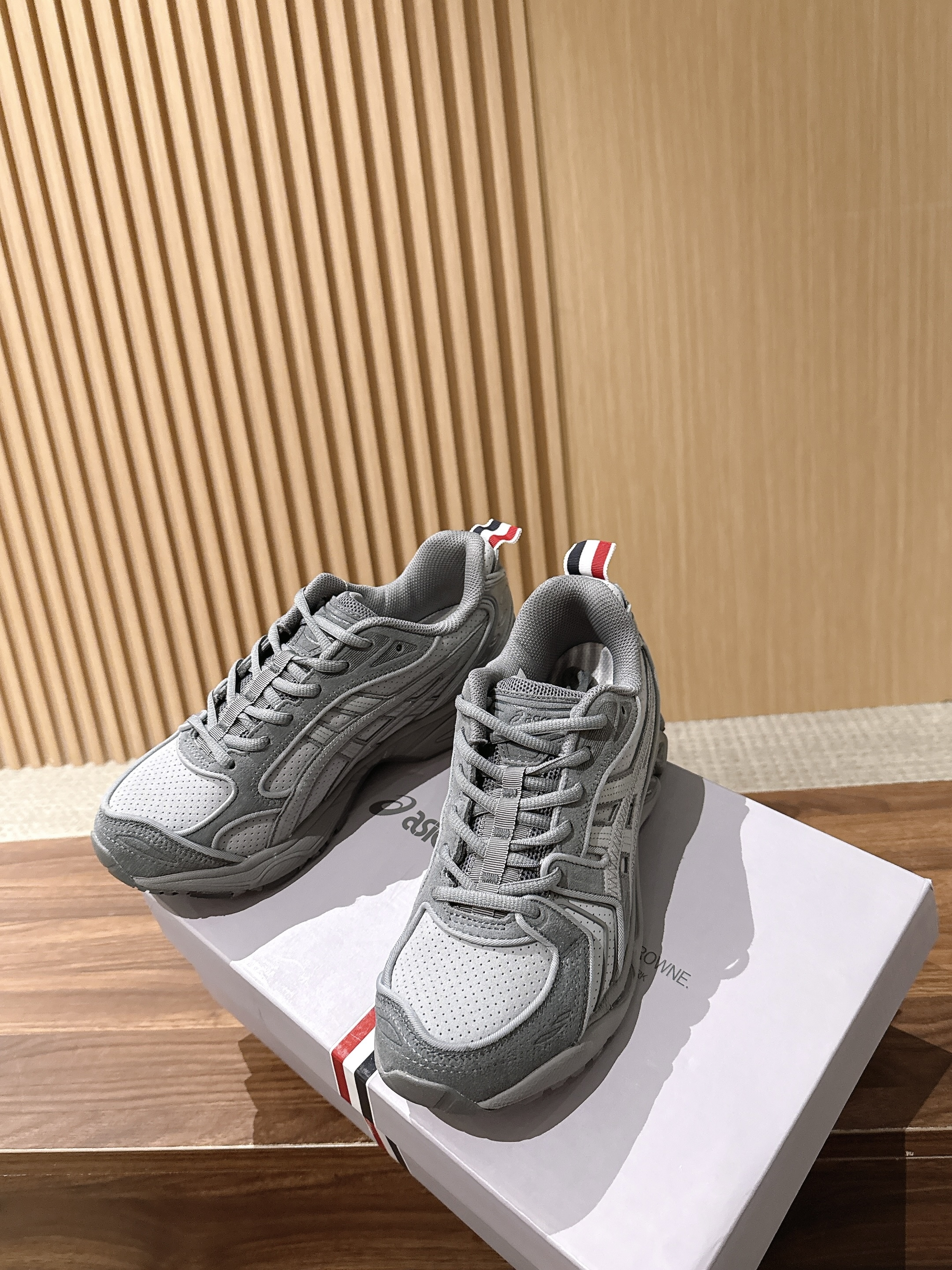 亚瑟士联名款来……      26款重磅推出！！纯原 纯原Thom Browne&Asics联名款运动鞋！ Thom B