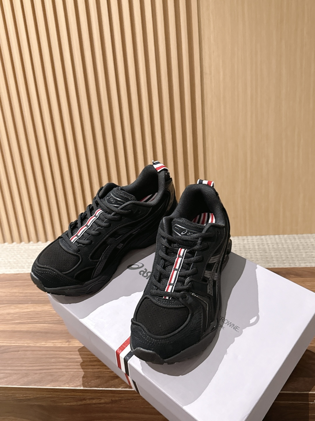亚瑟士联名款来……      26款重磅推出！！纯原 纯原Thom Browne&Asics联名款运动鞋！ Thom B