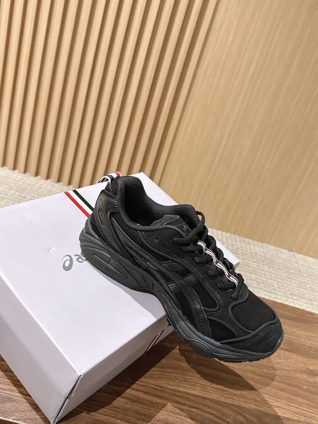 亚瑟士联名款来……      26款重磅推出！！纯原 纯原Thom Browne&Asics联名款运动鞋！ Thom B