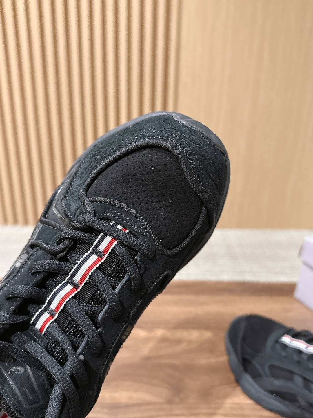 亚瑟士联名款来……      26款重磅推出！！纯原 纯原Thom Browne&Asics联名款运动鞋！ Thom B