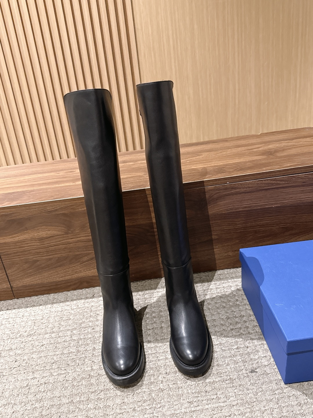 Stuart Weitzman SW5050｜杨幂同款过膝长靴✨   年度封神的SW5050经典款上新啦，妥妥的明星网红