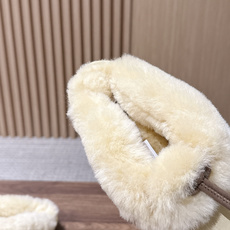 UGG Coquette Stitch 克格特缝线便鞋✨ 秋冬“踩云级”本命毛毛半拖,适配所有慵懒系穿搭 复古民族风明线 UGG Coquette Stitch 克格特缝线便鞋✨ 秋冬“踩云级”本命毛毛半拖,适配所有慵懒系穿搭 复古民族风明线