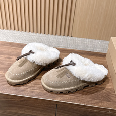UGG Coquette Stitch 克格特缝线便鞋✨ 秋冬“踩云级”本命毛毛半拖,适配所有慵懒系穿搭 复古民族风明线 UGG Coquette Stitch 克格特缝线便鞋✨ 秋冬“踩云级”本命毛毛半拖,适配所有慵懒系穿搭 复古民族风明线