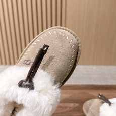 UGG Coquette Stitch 克格特缝线便鞋✨ 秋冬“踩云级”本命毛毛半拖,适配所有慵懒系穿搭 复古民族风明线 UGG Coquette Stitch 克格特缝线便鞋✨ 秋冬“踩云级”本命毛毛半拖,适配所有慵懒系穿搭 复古民族风明线