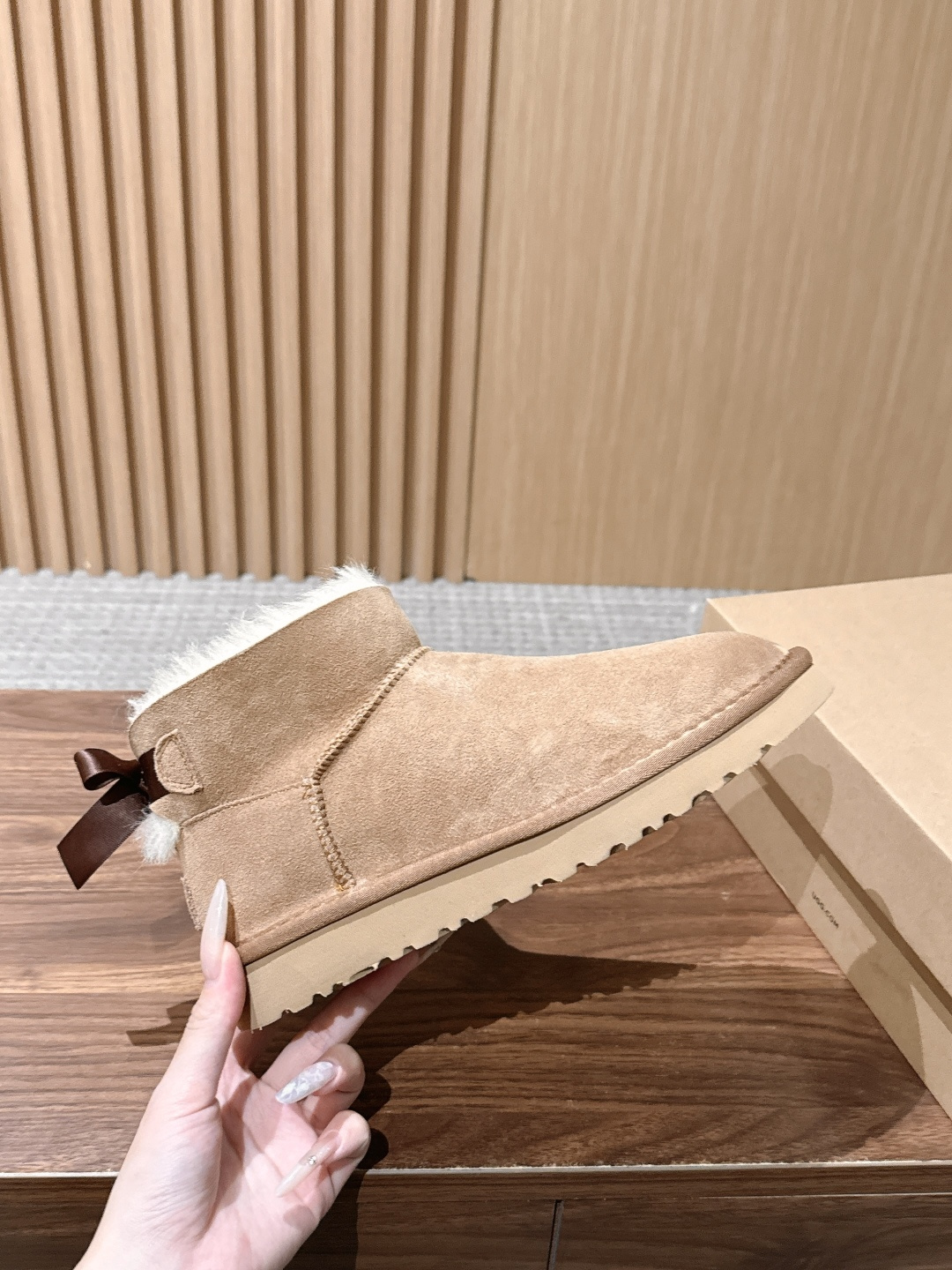 UGG 呦叽叽2026秋冬新款 凌乱感毛流感后跟蝴蝶结雪地靴 像一只刚在雪地里打过滚的毛绒兔子——鞋内里毛流感不是修剪整