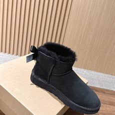 UGG 呦叽叽2026秋冬新款 凌乱感毛流感后跟蝴蝶结雪地靴 像一只刚在雪地里打过滚的毛绒兔子——鞋内里毛流感不是修剪整 UGG 呦叽叽2026秋冬新款 凌乱感毛流感后跟蝴蝶结雪地靴 像一只刚在雪地里打过滚的毛绒兔子——鞋内里毛流感不是修剪整