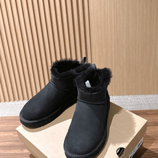UGG 呦叽叽2026秋冬新款 凌乱感毛流感后跟蝴蝶结雪地靴 像一只刚在雪地里打过滚的毛绒兔子——鞋内里毛流感不是修剪整 UGG 呦叽叽2026秋冬新款 凌乱感毛流感后跟蝴蝶结雪地靴 像一只刚在雪地里打过滚的毛绒兔子——鞋内里毛流感不是修剪整