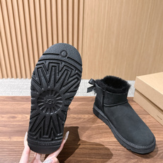 UGG 呦叽叽2026秋冬新款 凌乱感毛流感后跟蝴蝶结雪地靴 像一只刚在雪地里打过滚的毛绒兔子——鞋内里毛流感不是修剪整 UGG 呦叽叽2026秋冬新款 凌乱感毛流感后跟蝴蝶结雪地靴 像一只刚在雪地里打过滚的毛绒兔子——鞋内里毛流感不是修剪整