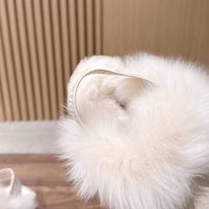 Ugg |呦叽叽迪斯科长毛后跟带款 秋冬懒人鞋天花板,氛围感直接拉满✨ ▪️鞋口一圈蓬松大毛边,毛毛丰盈软糯,上脚暖乎乎 Ugg |呦叽叽迪斯科长毛后跟带款 秋冬懒人鞋天花板,氛围感直接拉满✨ ▪️鞋口一圈蓬松大毛边,毛毛丰盈软糯,上脚暖乎乎